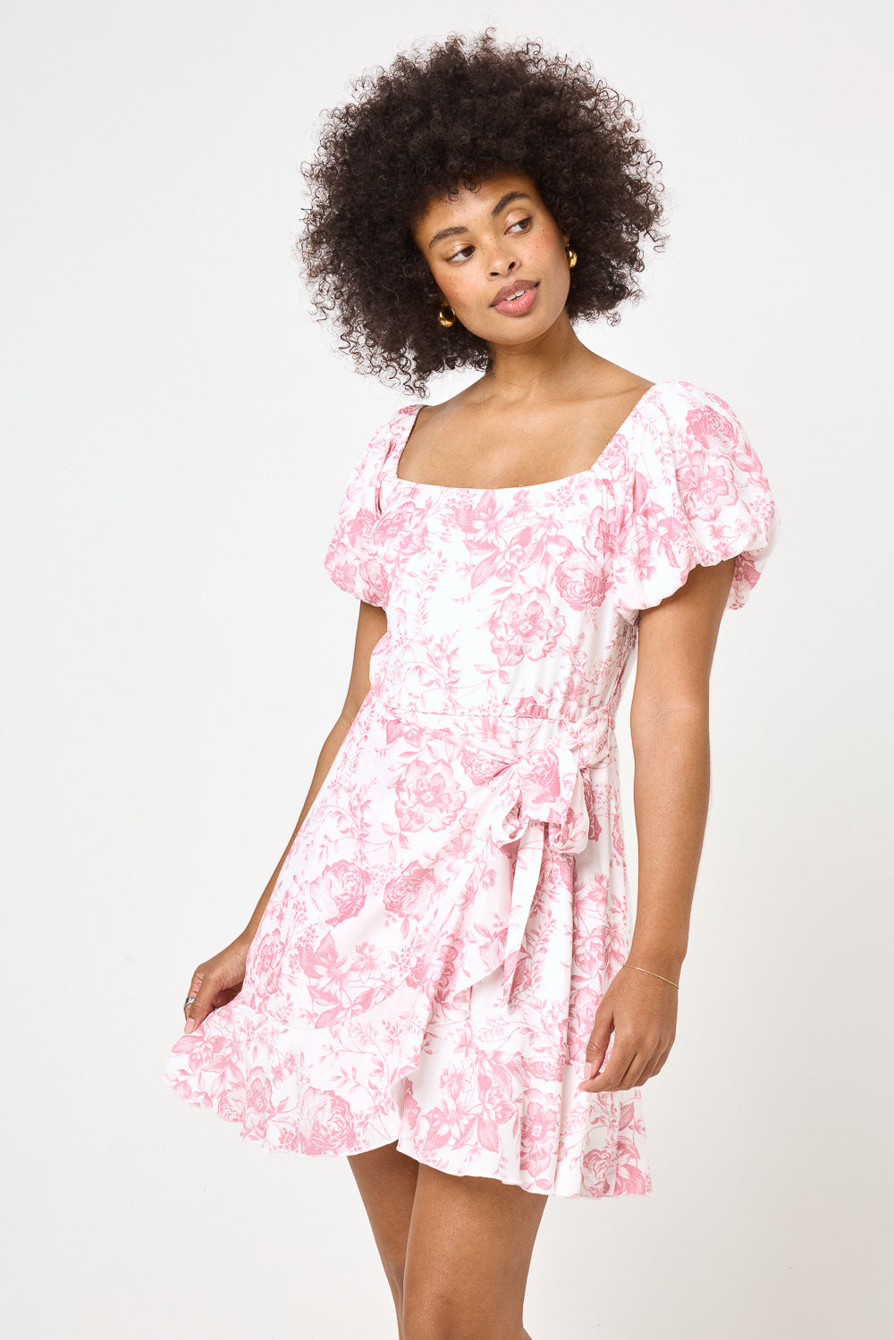 white christmas dresses Women White & Pink Floral Printed V-Neck Flutter Sleeve Pleated Maxi Dress main image 1